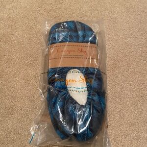Vibrant Blue Casual Socks with Marbled Design
